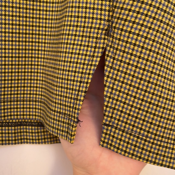 Urban outfitters yellow mini skirt with slit detail - Picture 2 of 6